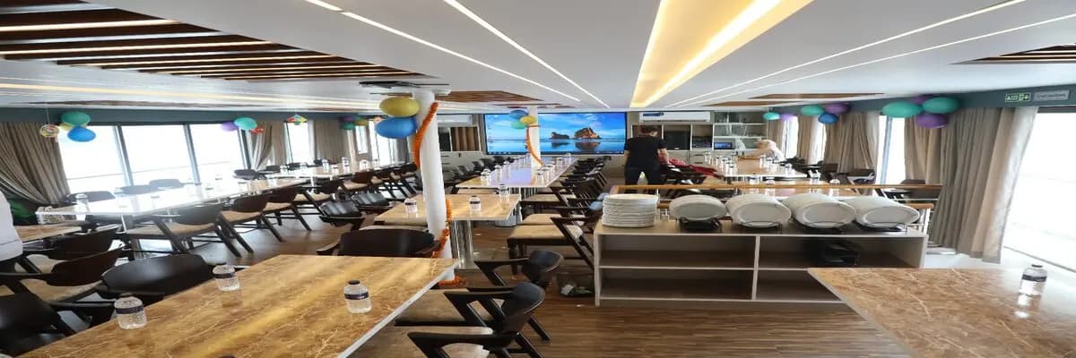 Sea Pearl Cruise 1: Comfortable Accommodation & Dining Experience