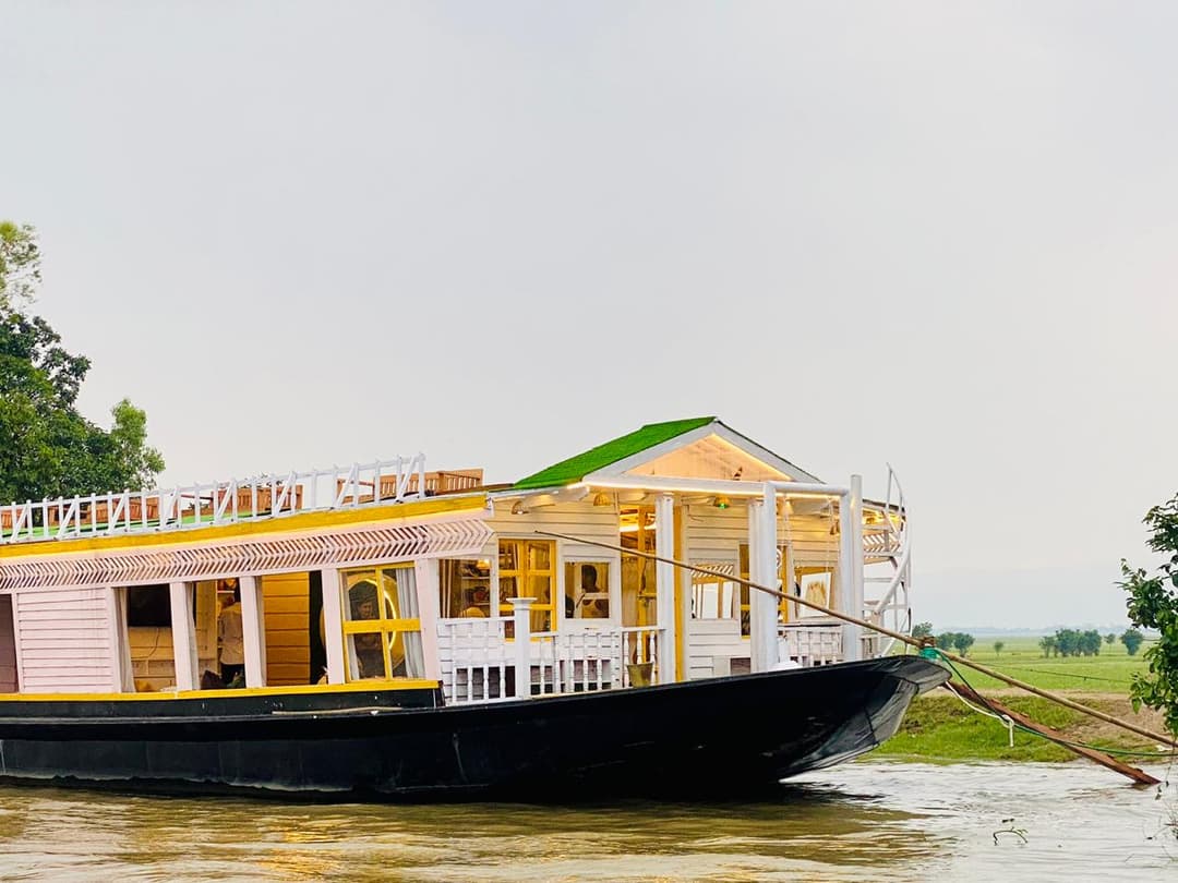 Shikara – Luxury Water Villa