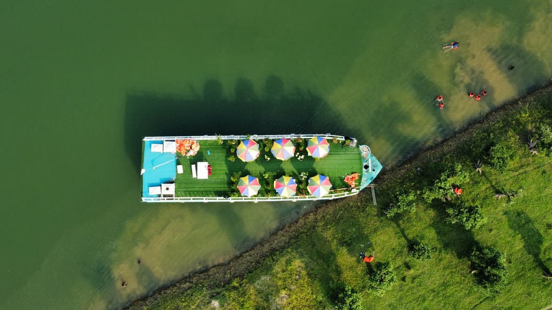 Backbencher Express - A Luxury Houseboat Of Tangua